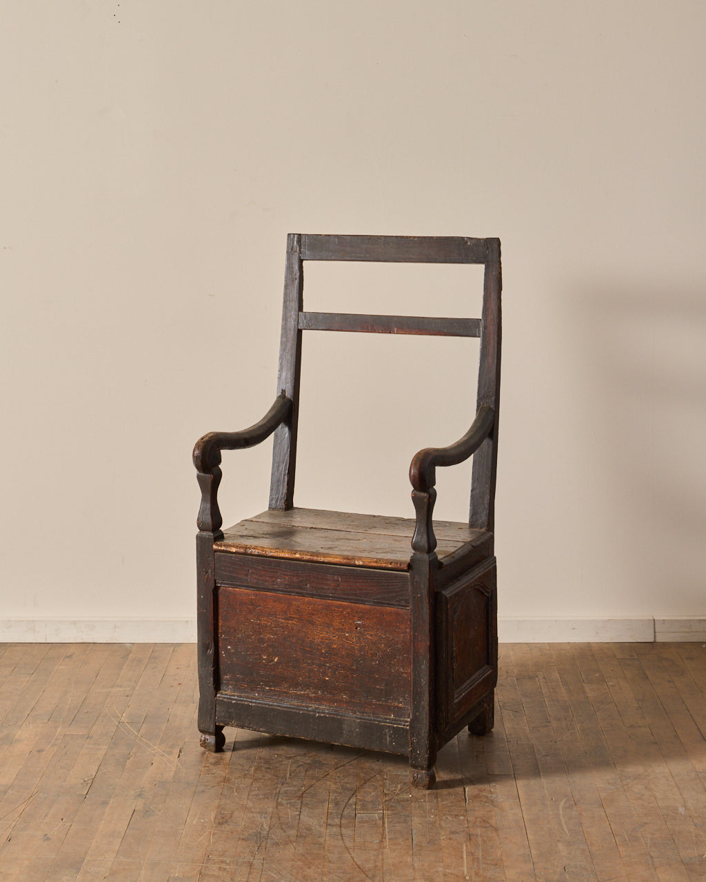 18th c. Salt Box Chair