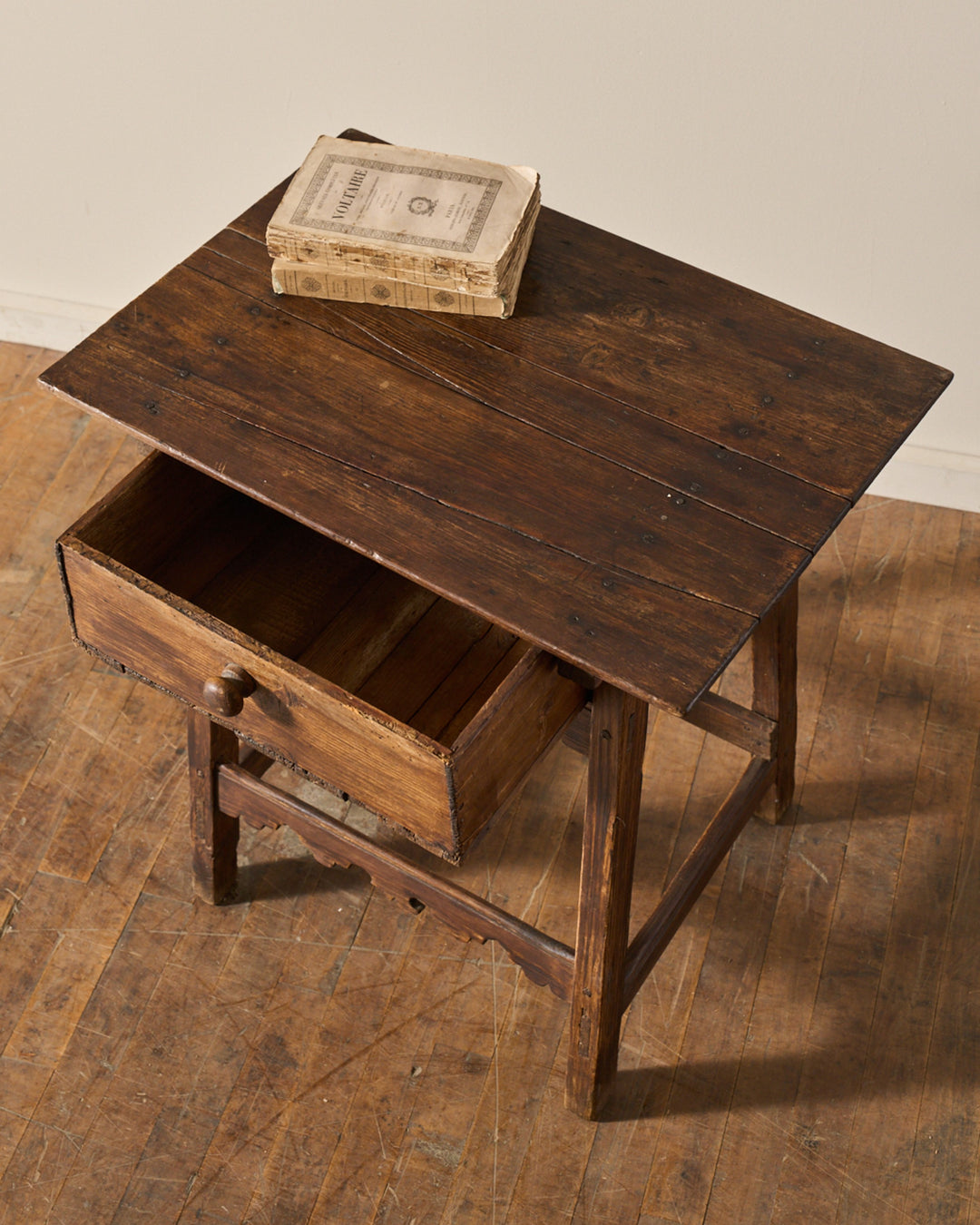 Spanish Scallop Side Table