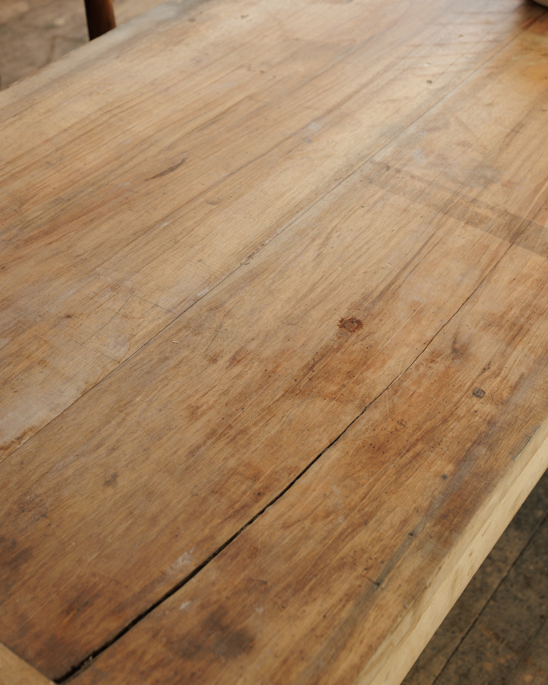 Montbrison Chateau Table