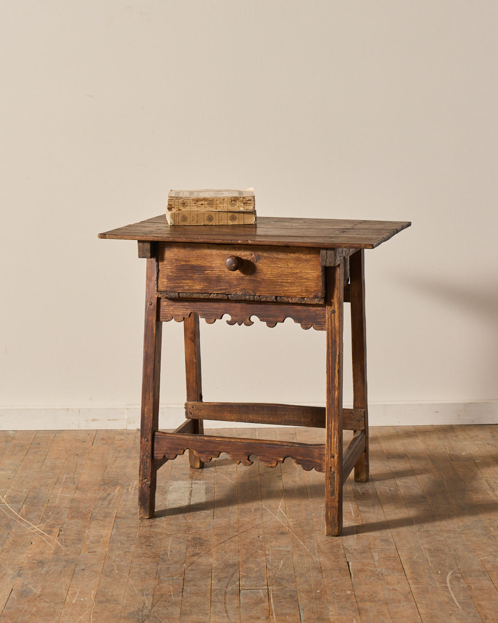 Spanish Scallop Side Table