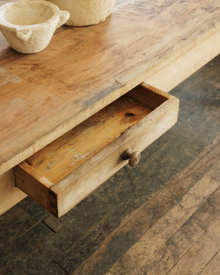 Montbrison Chateau Table
