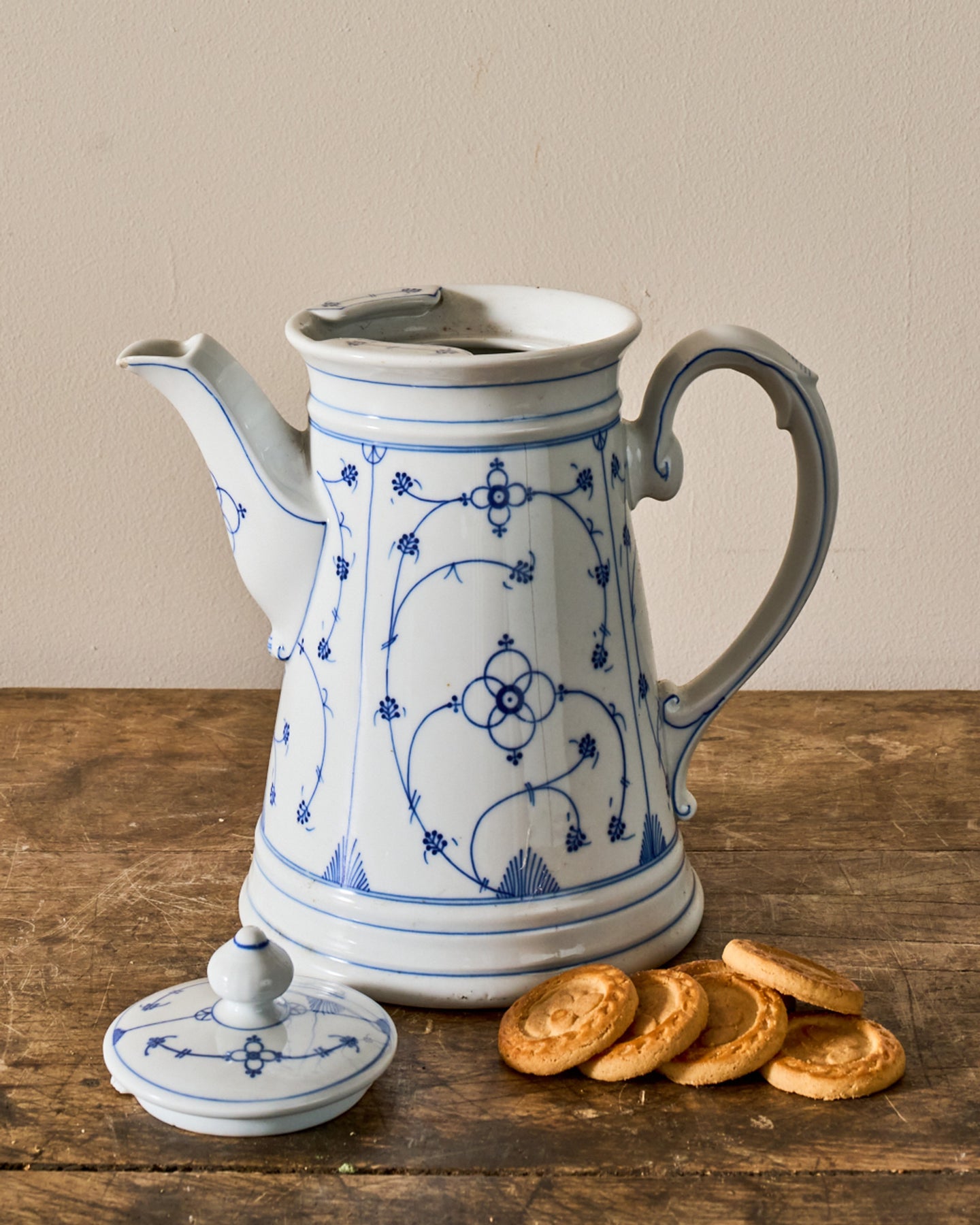 Saint Uze Teapot
