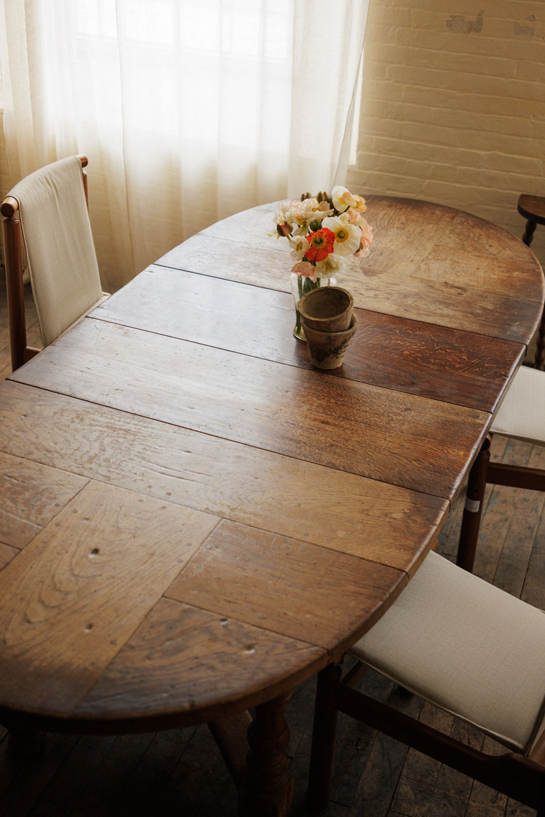 19th c. Extendable Oval Dining Table