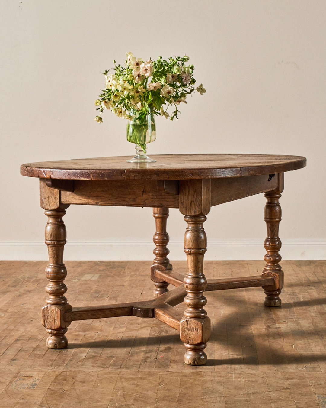 Basque Country Extendable Oval Dining Table
