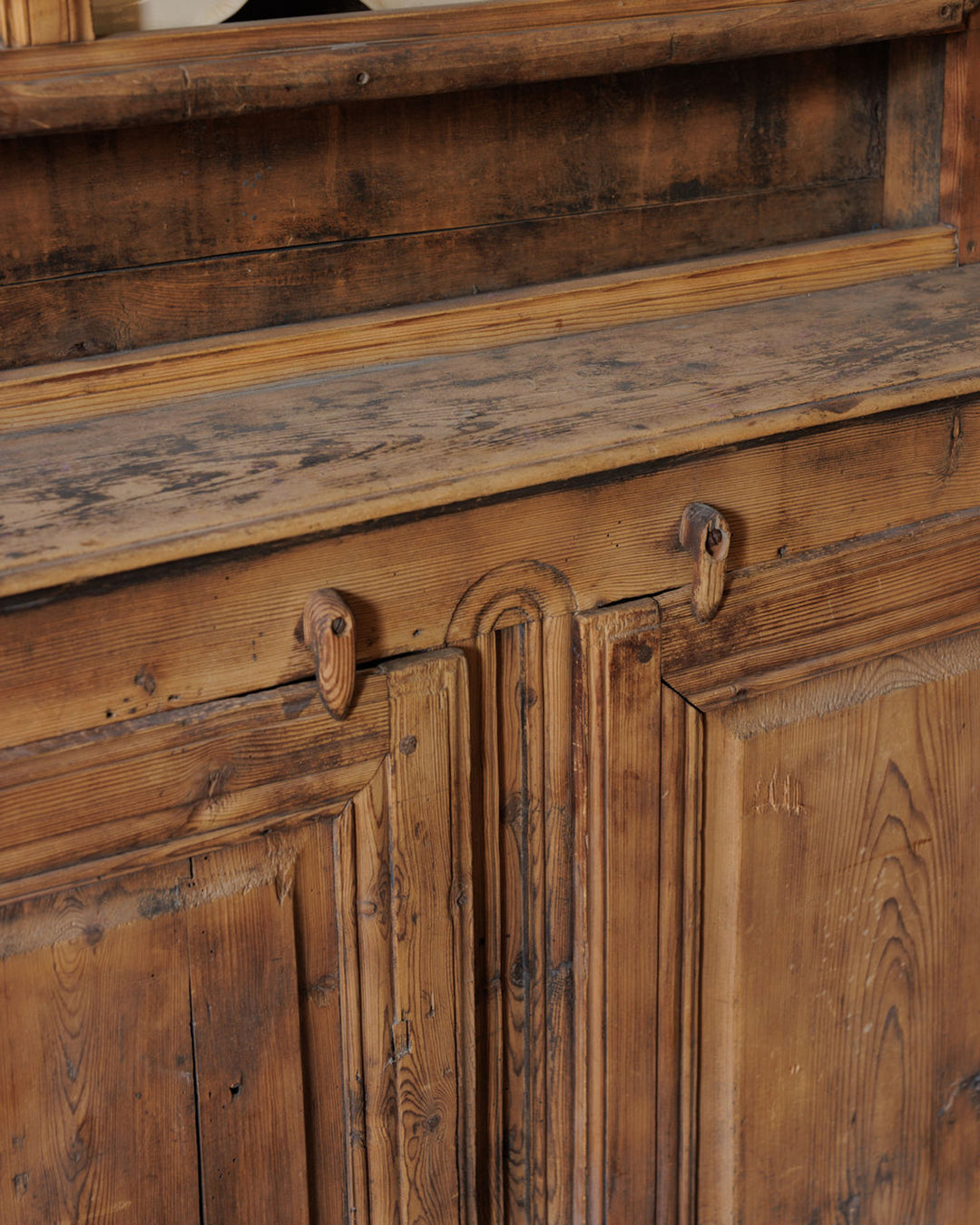 Kitchen Plate Cupboard