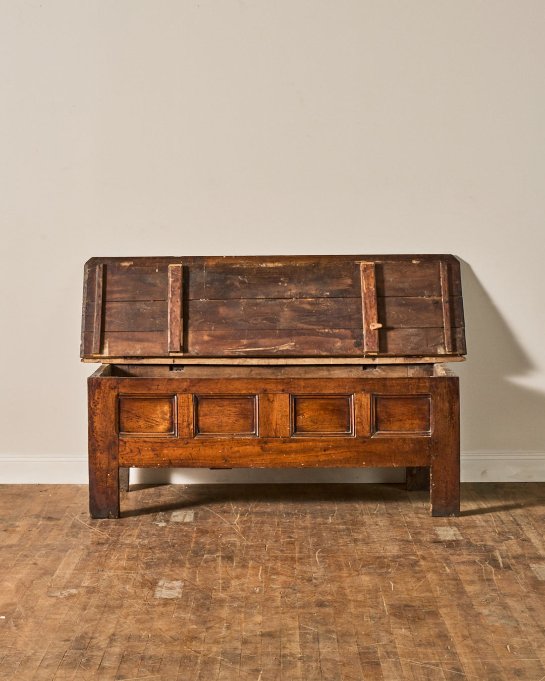 French Trunk Console