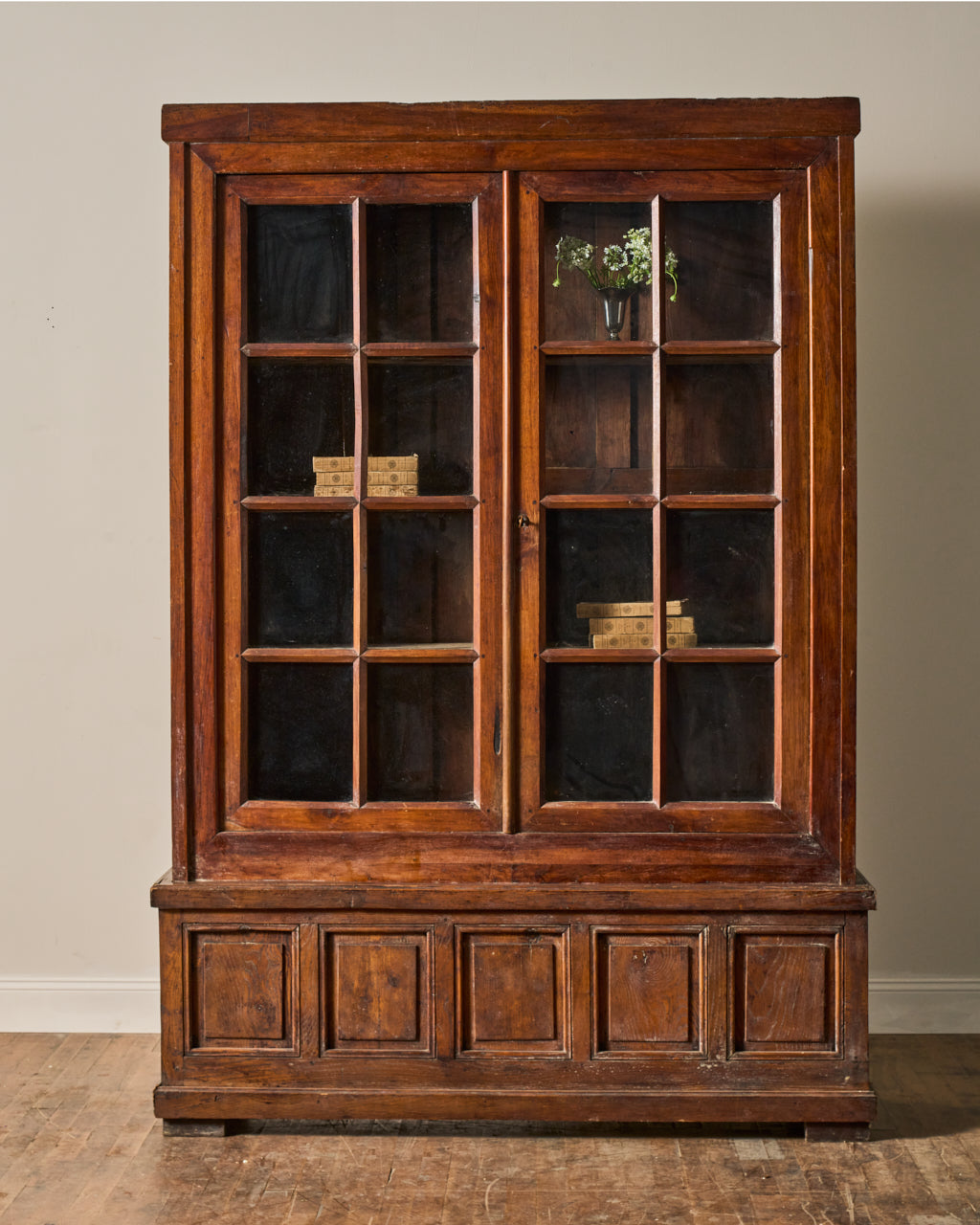 Grand French Vitrine