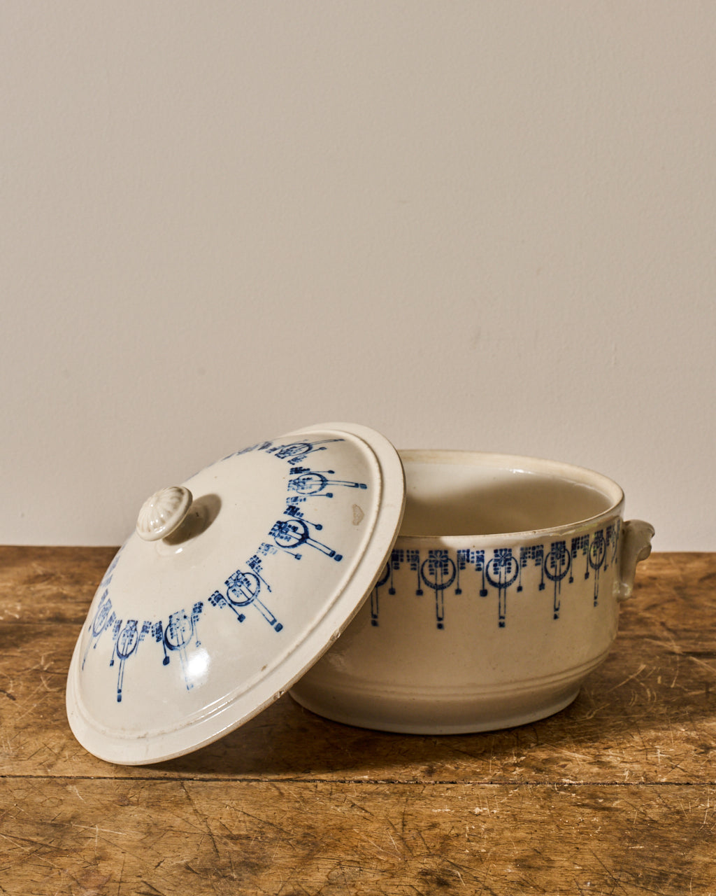 Saint Uze Pot