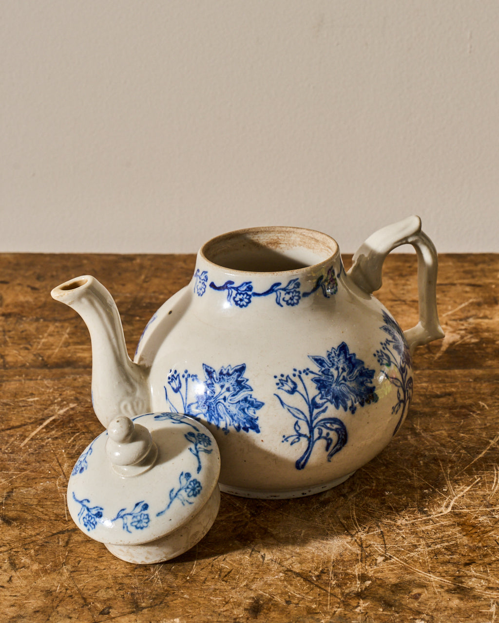 Saint Uze Teapot