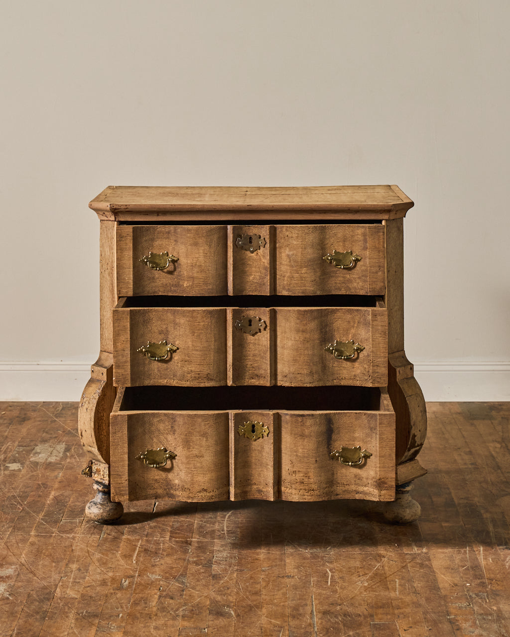 18th c. Dutch Commode