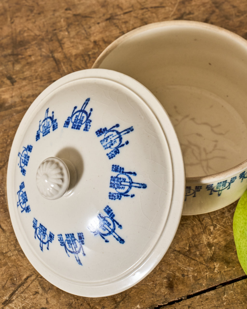 Saint Uze Pot