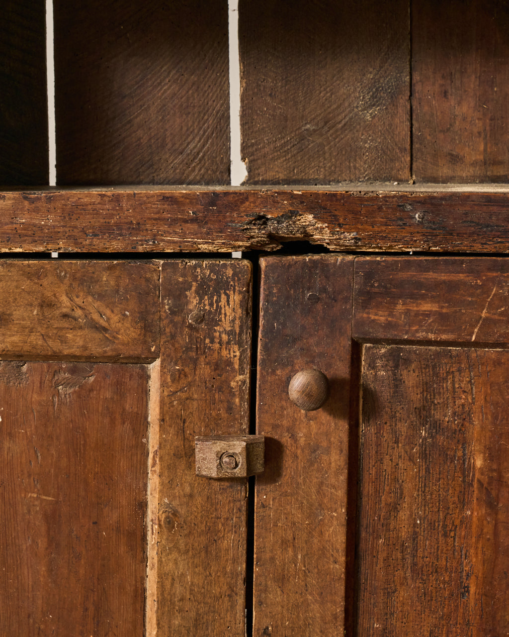 Scallop Spanish Kitchen Cupboard
