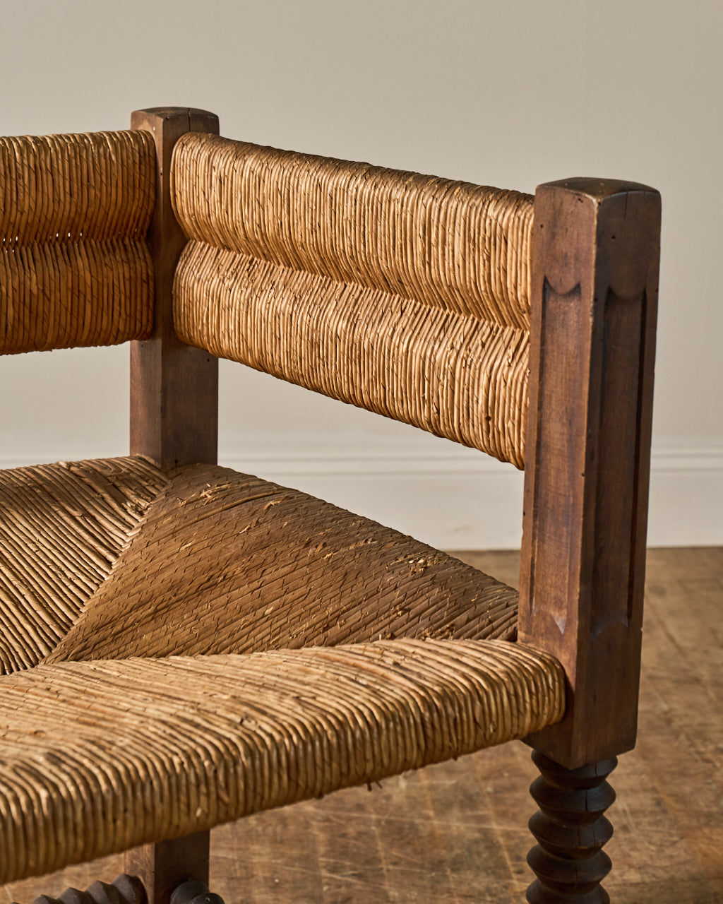 Rush Corner Chair