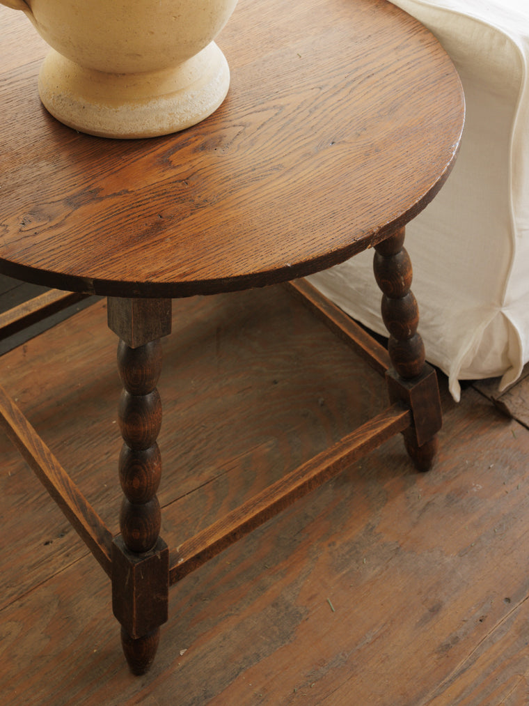 Bobbin Leg Round Table