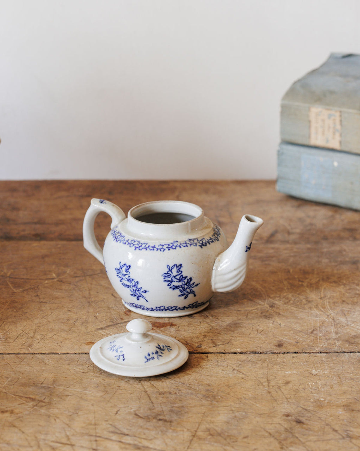 Saint Uze Teapot
