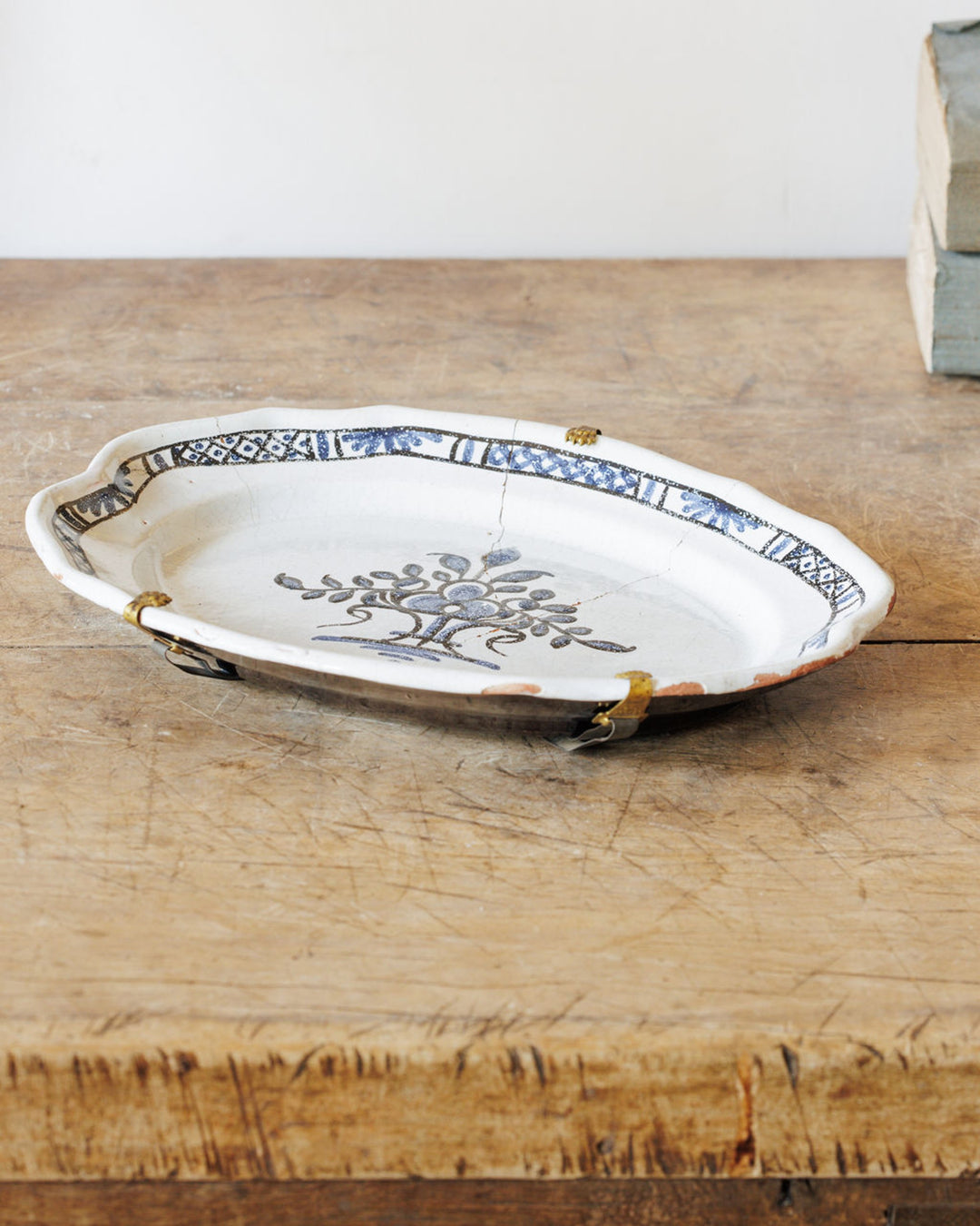 18th c. Cul Noir Plate - Oval