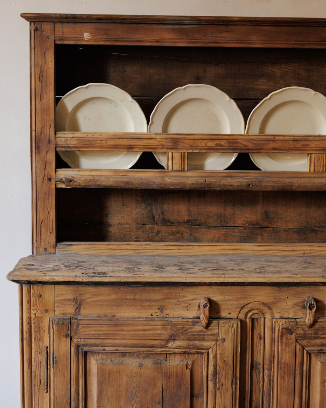 Kitchen Plate Cupboard
