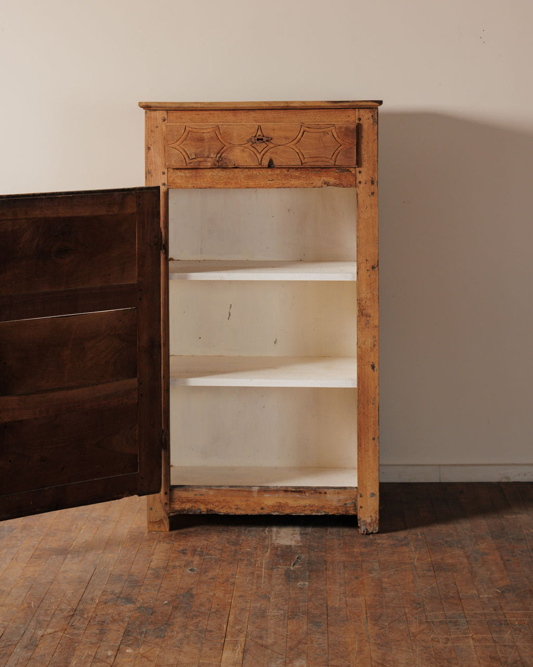Pyrenees Laundry Cupboard
