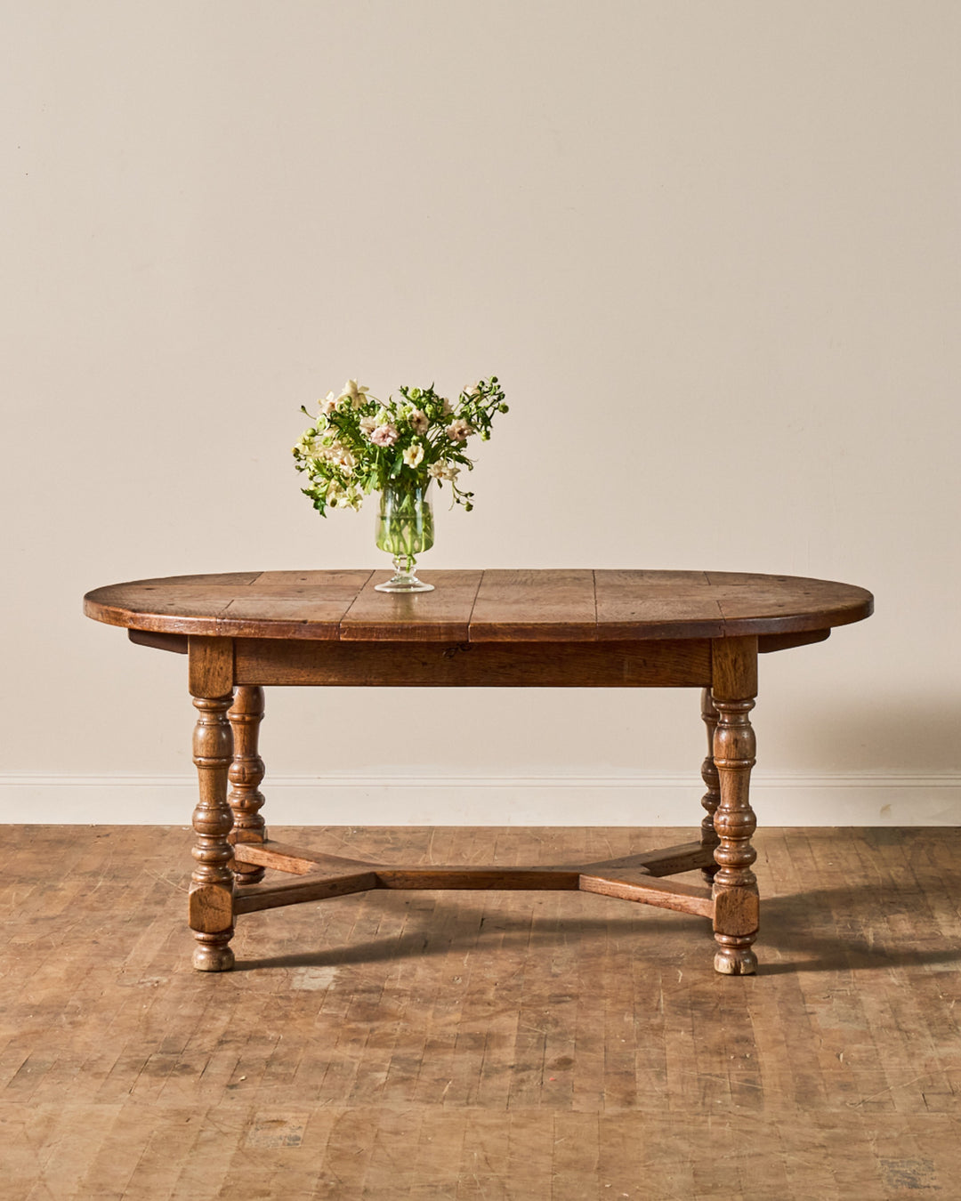 Basque Country Extendable Oval Dining Table