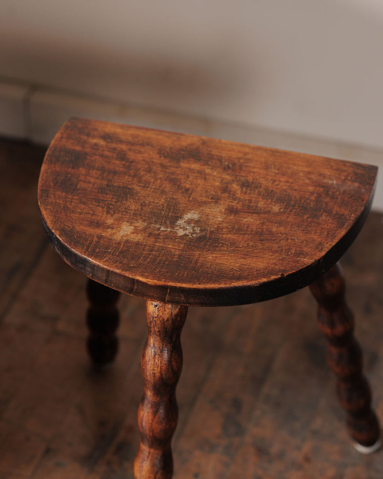 Demi Lune Milking Stool