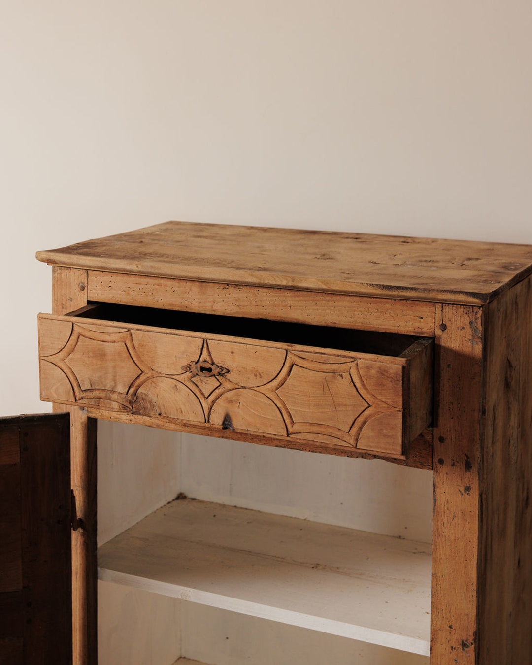 Pyrenees Laundry Cupboard