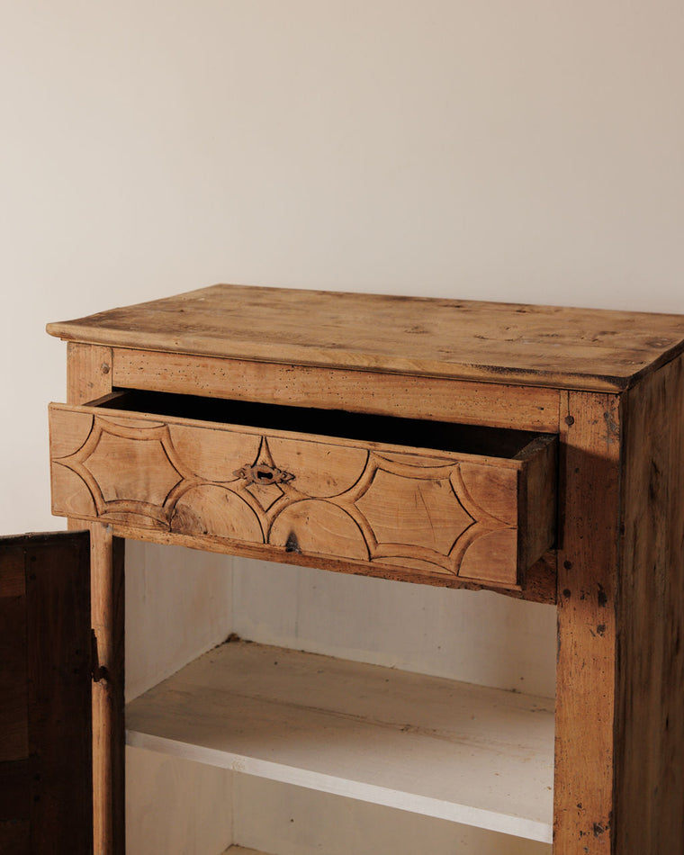 Pyrenees Laundry Cupboard