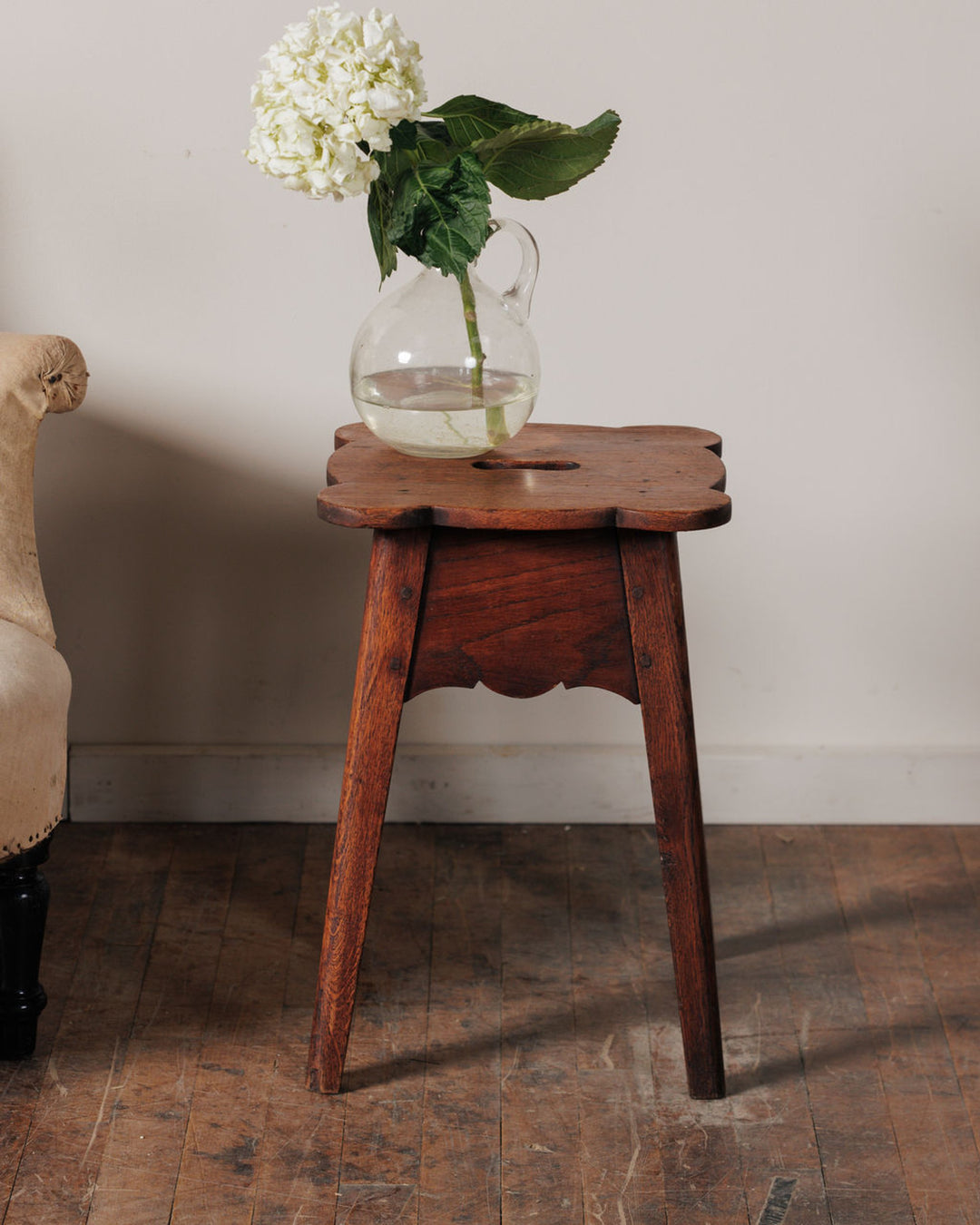 Scallop Stool