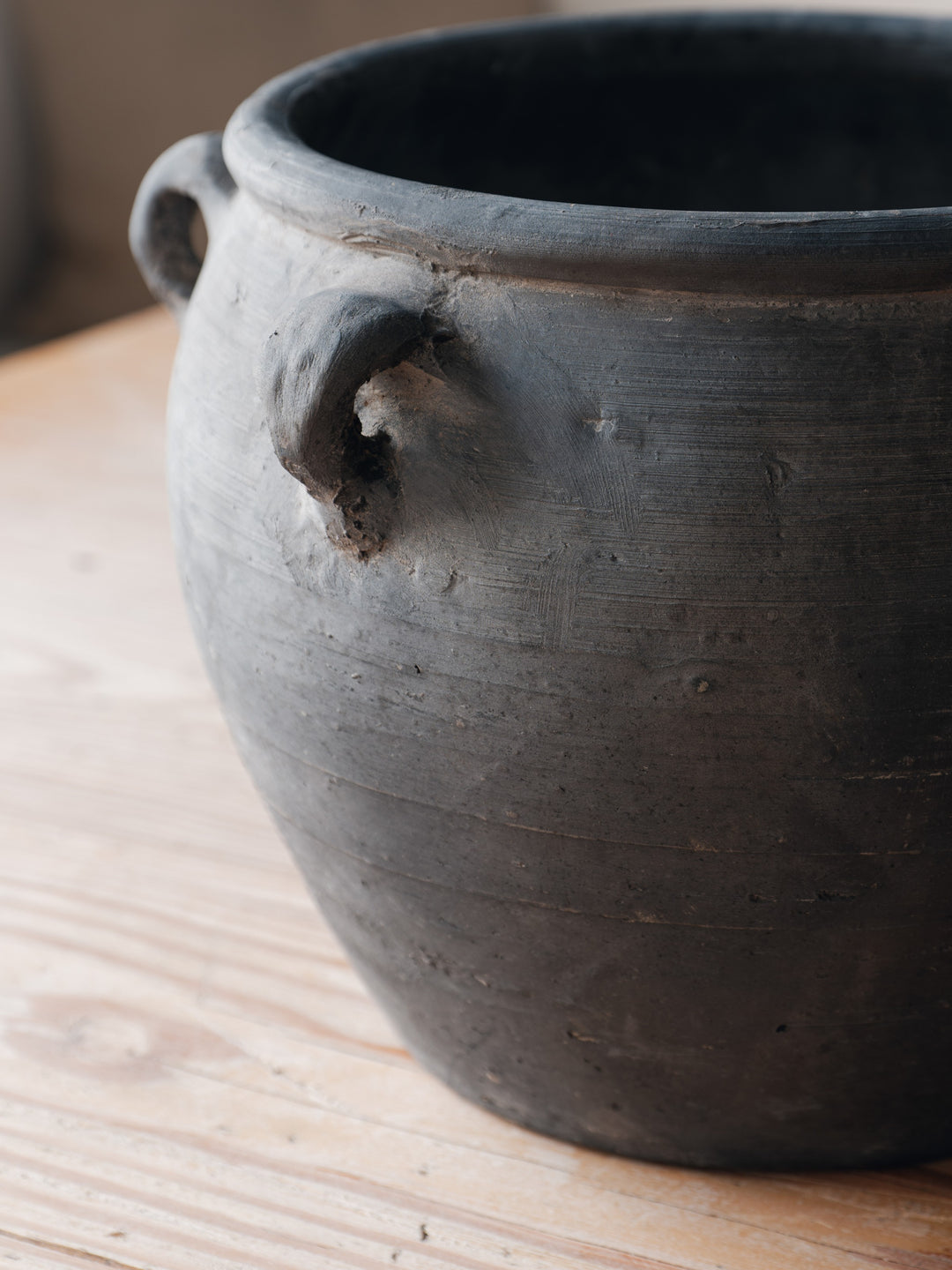 Four Handle Black Water Pot