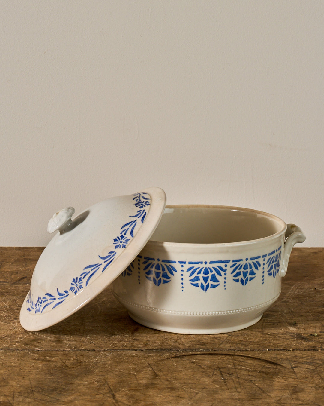 Large Saint Uze Tureen