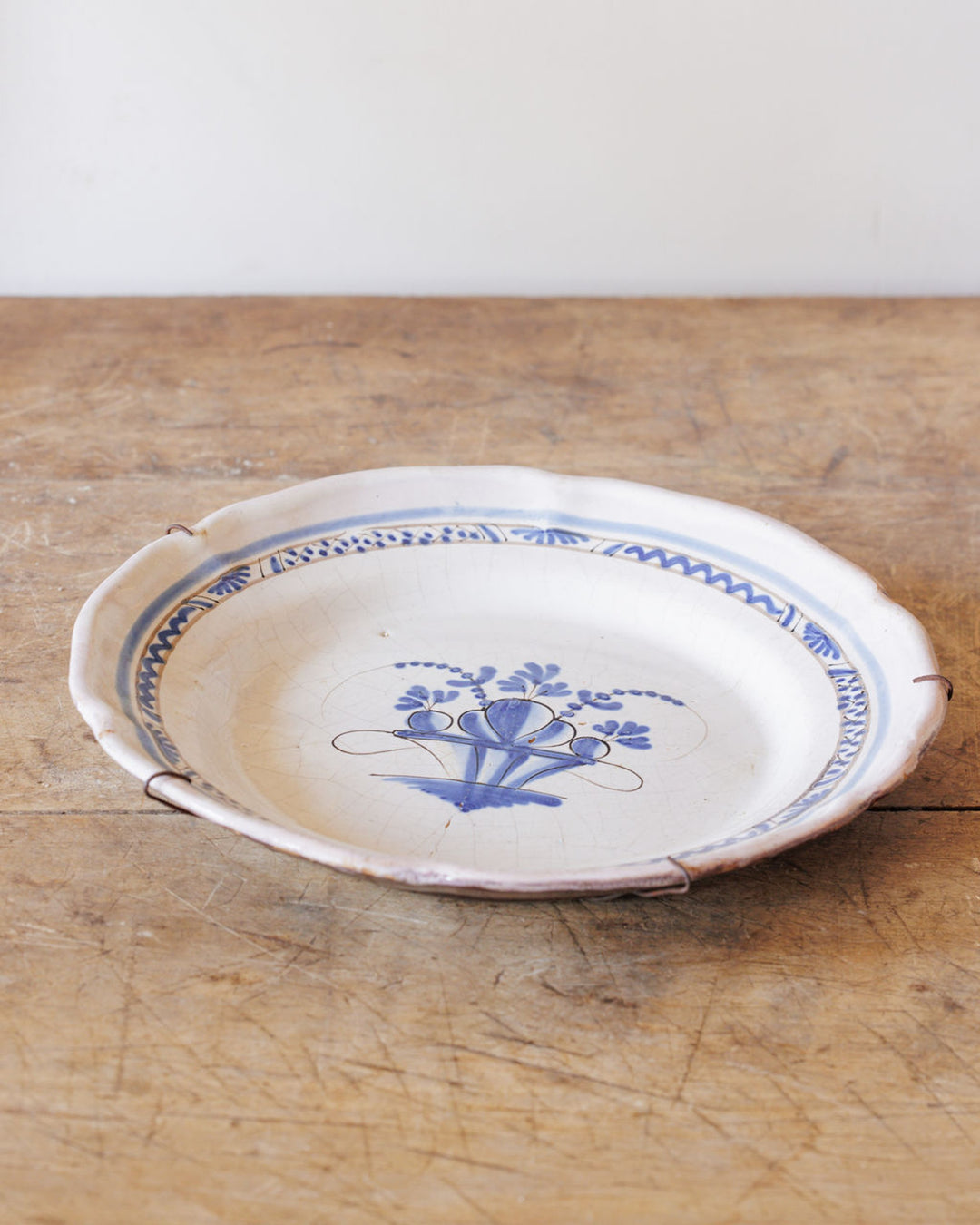 18th c. Cul Noir Plate - Round