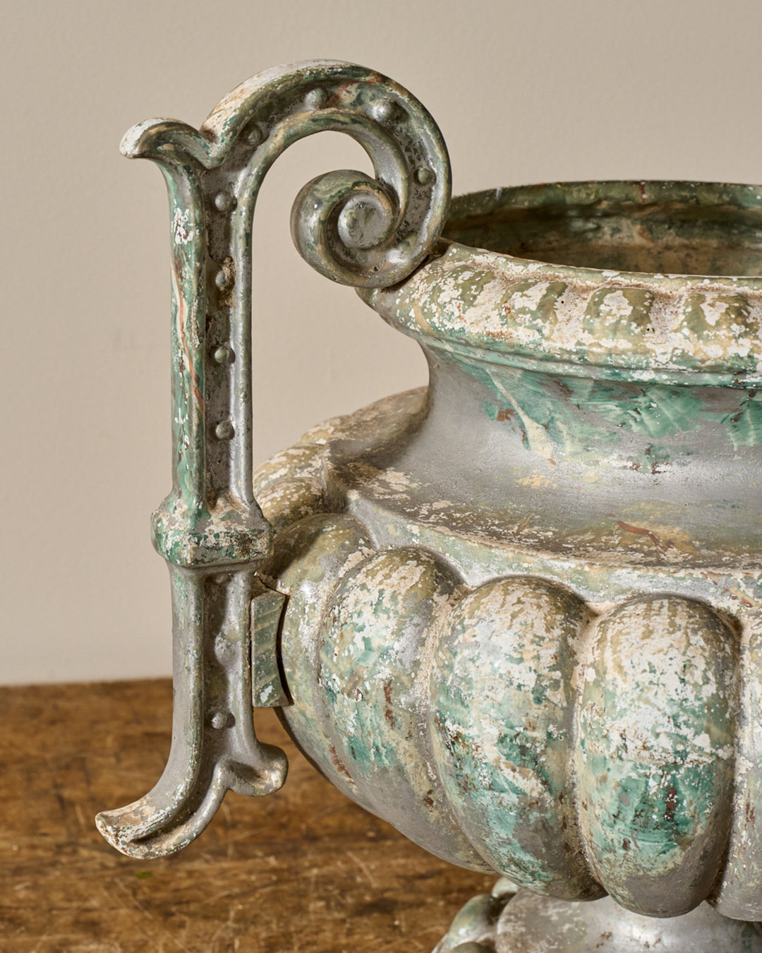 Chateau Garden Urn - Creme