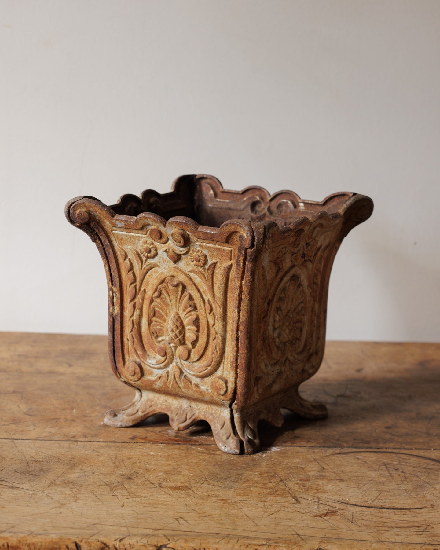 Val D’Osne Style Jardiniere