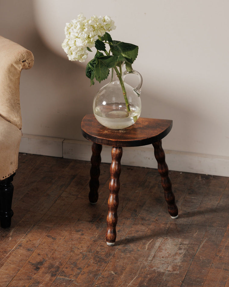 Demi Lune Milking Stool