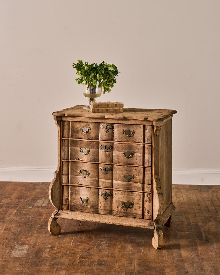 18th c. Dutch Commode