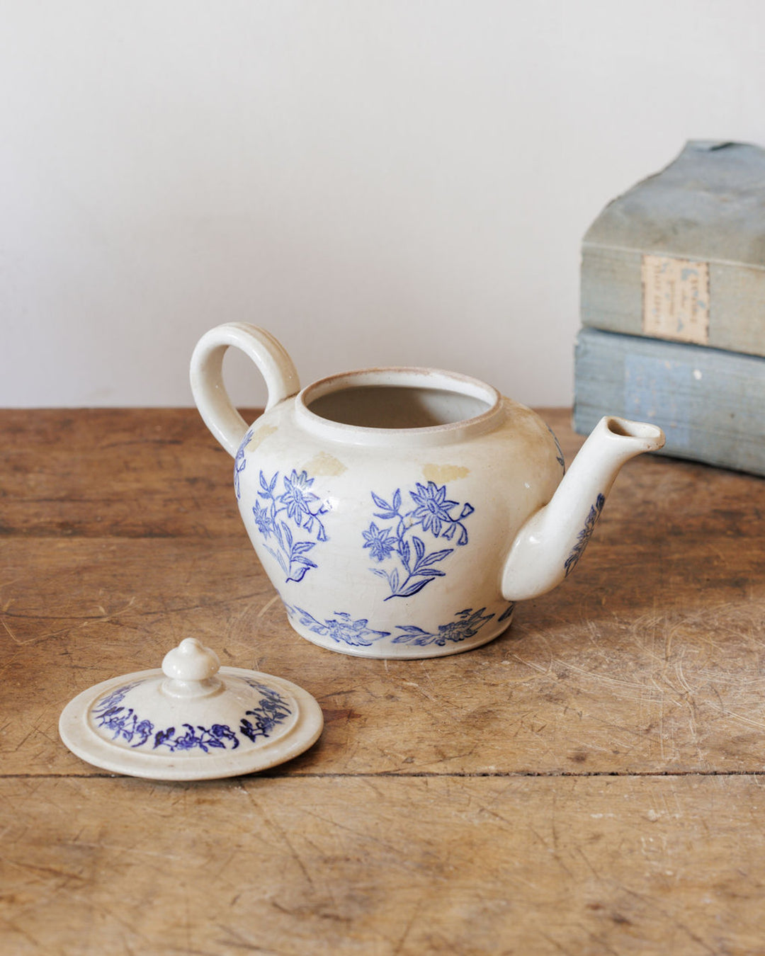 Saint Uze Teapot