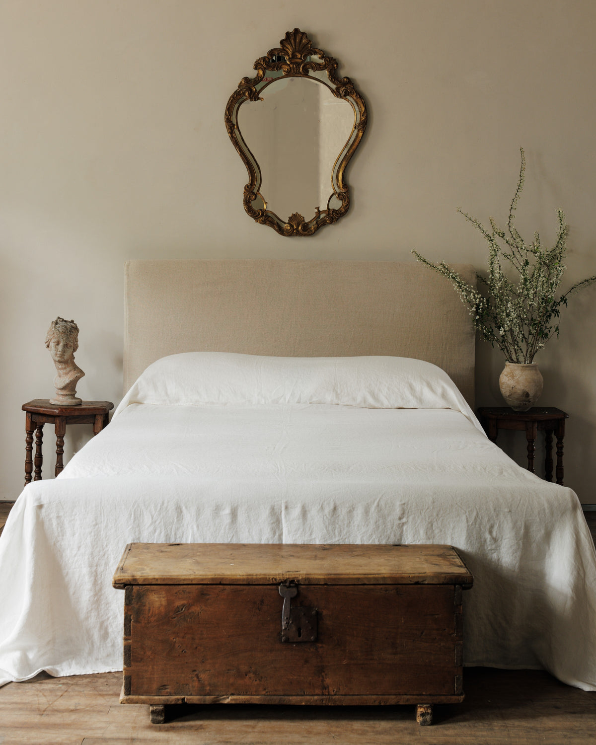 18th c. Chateau Oak Trunk
