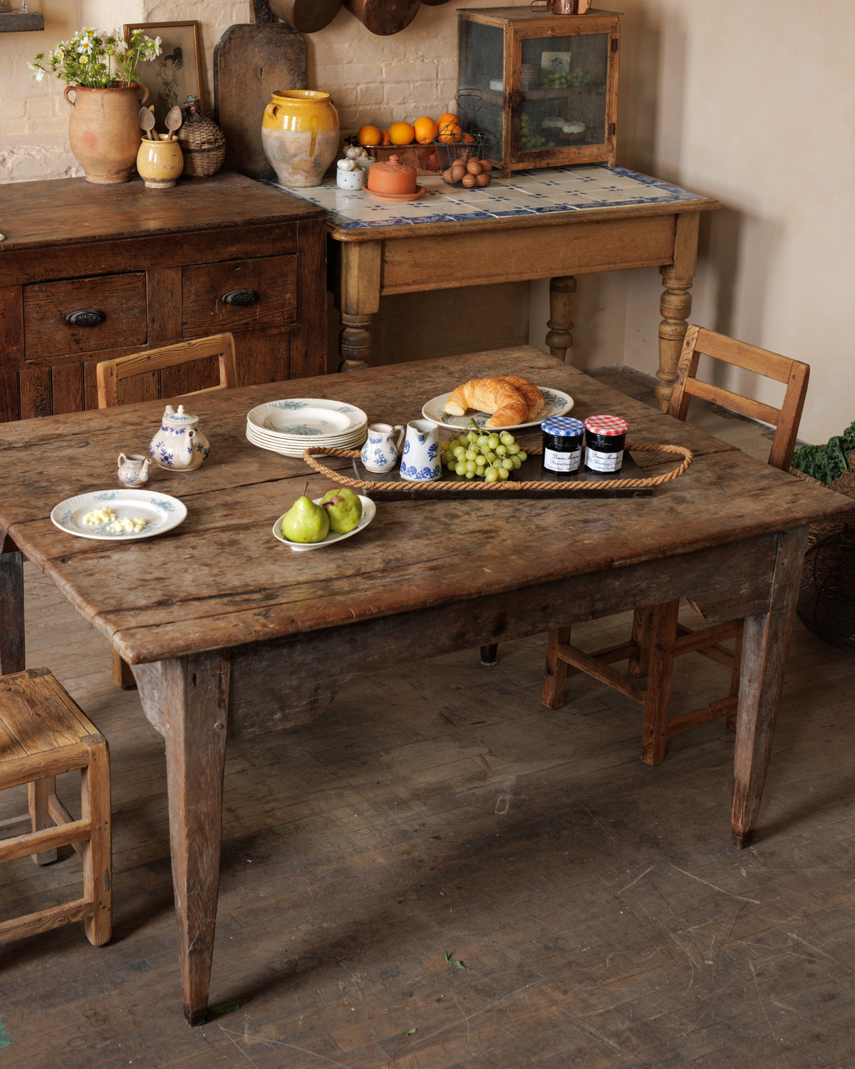 Grand Breakfast Table