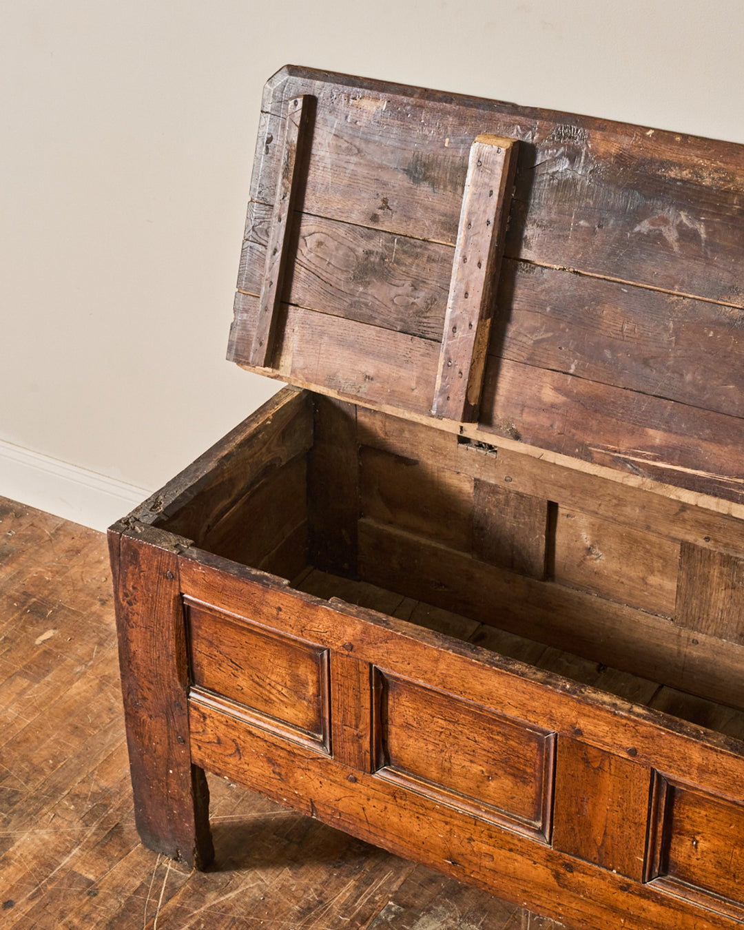 French Trunk Console