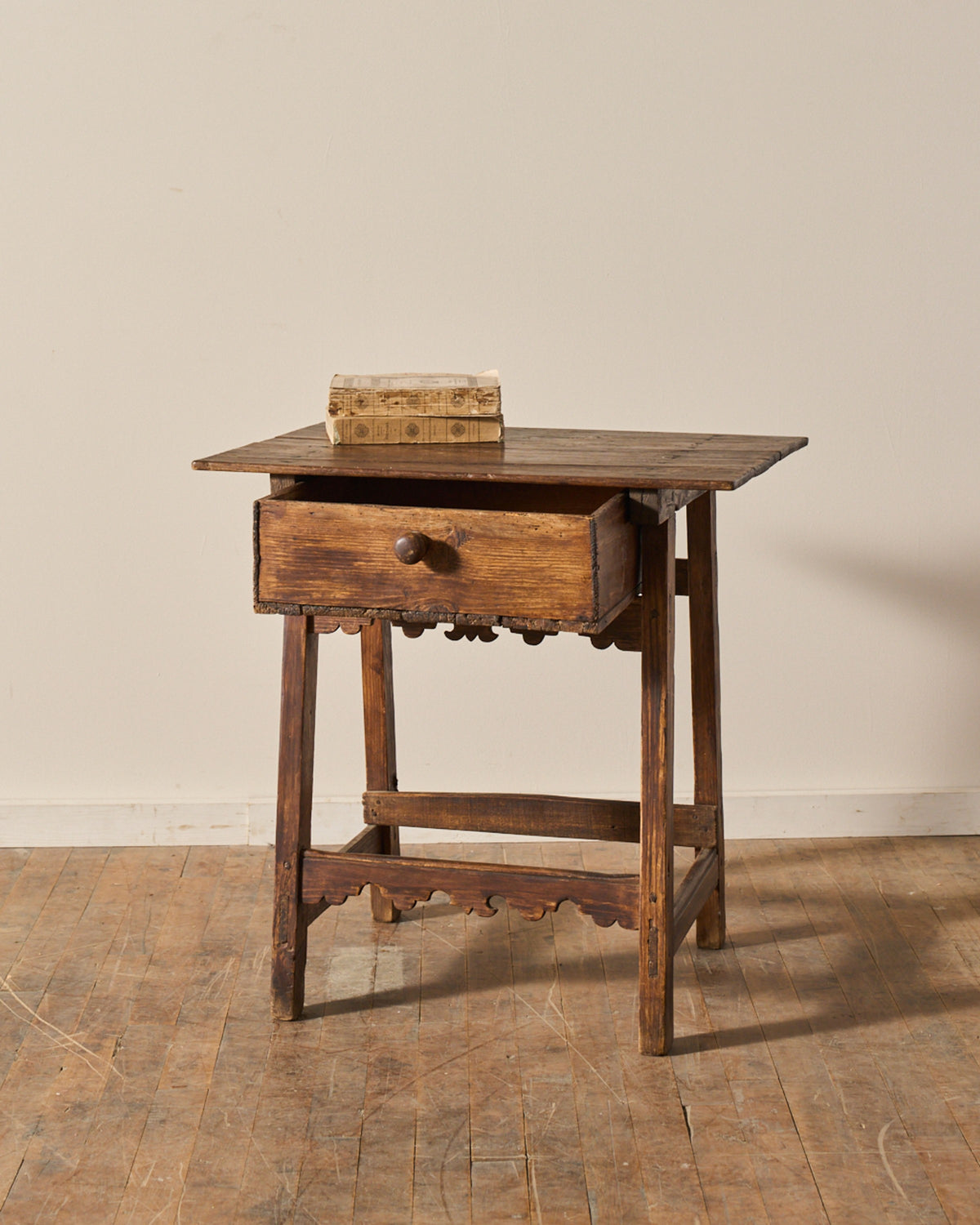 Spanish Scallop Side Table