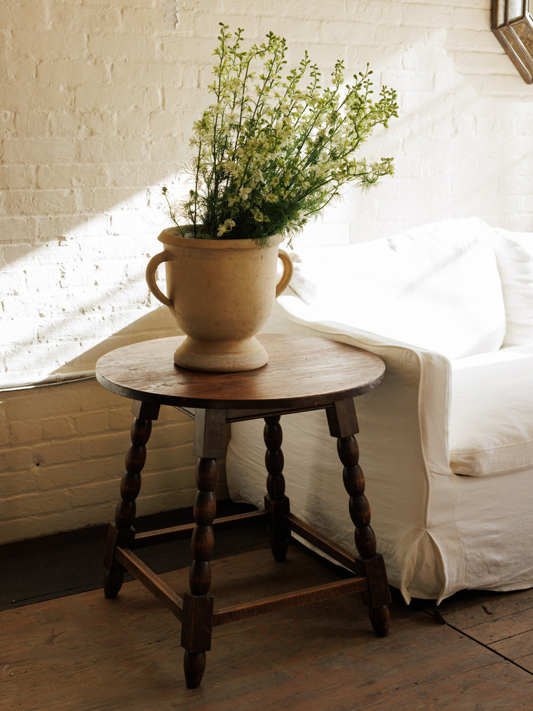 Bobbin Leg Round Table
