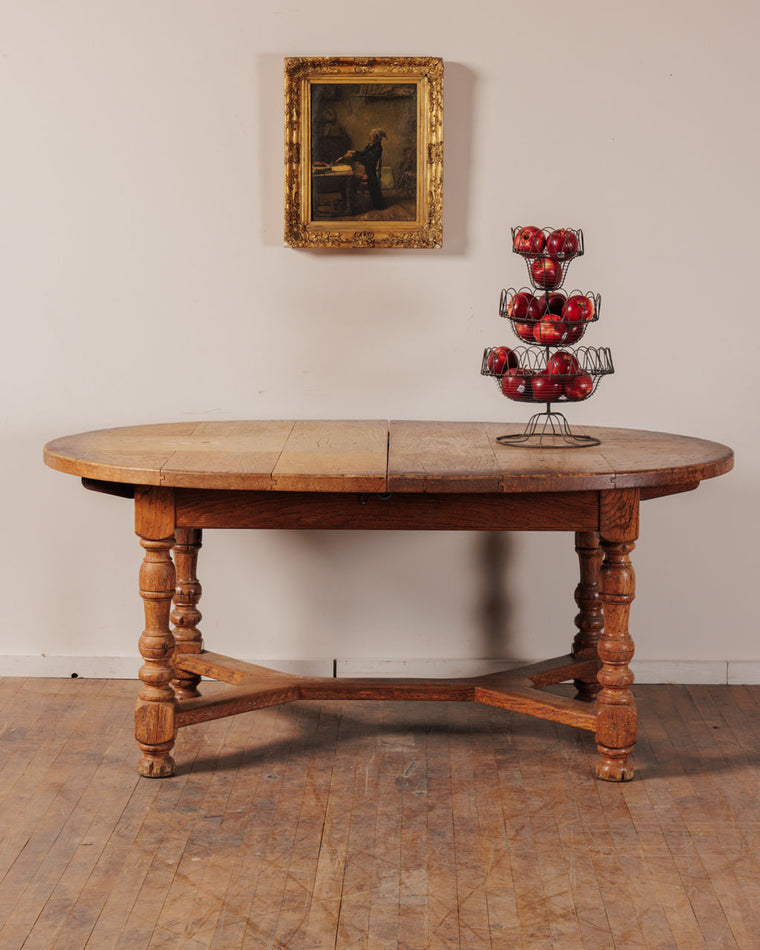 19th c. Extendable Oval Dining Table
