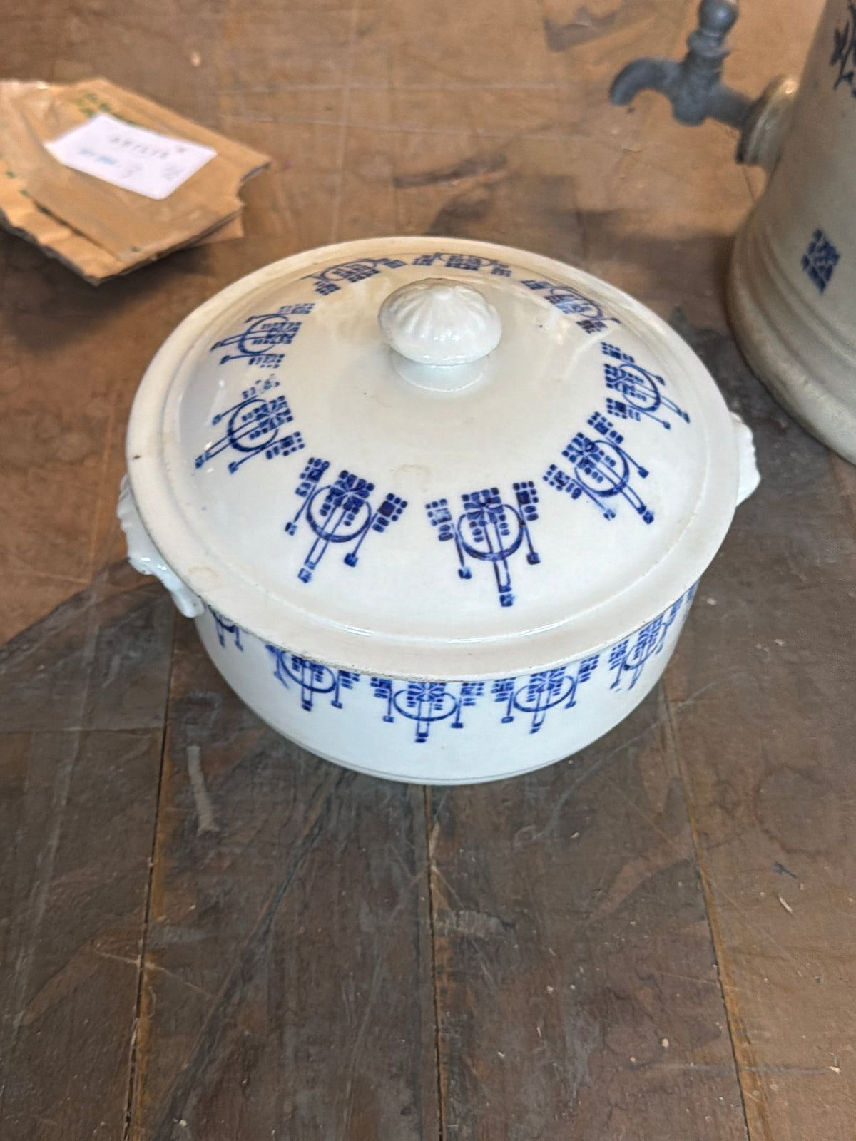 Saint Uze Pot