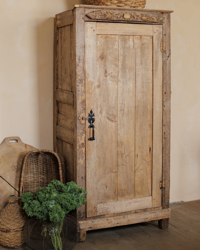 19th c. Oak Cupboard