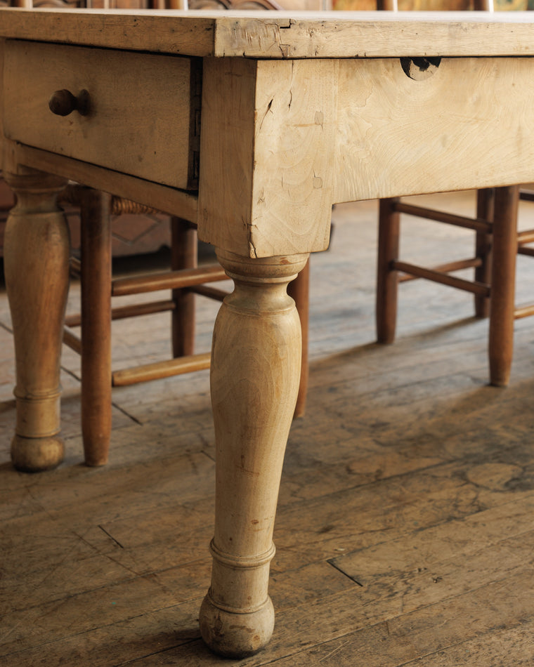 Montbrison Chateau Table