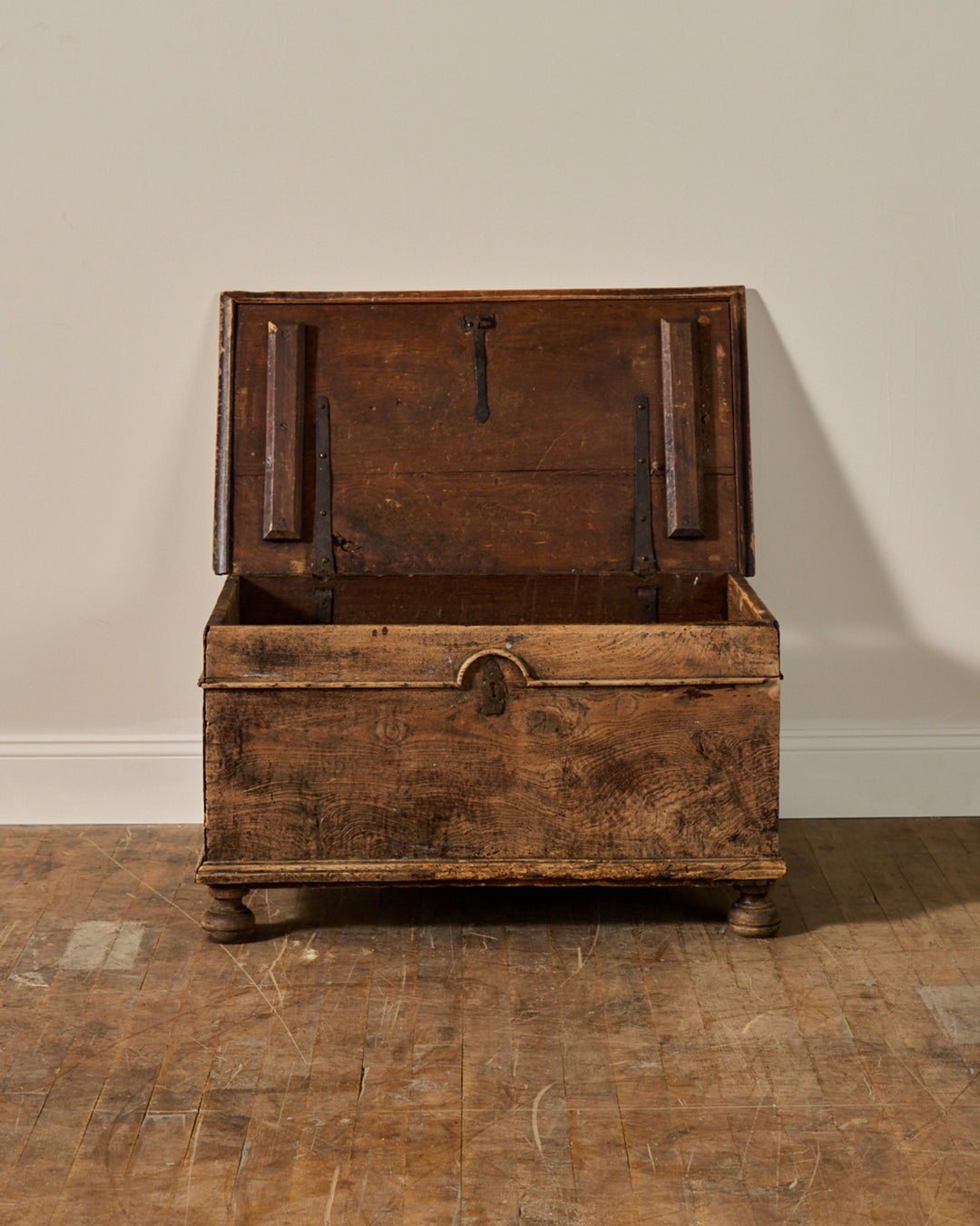 19th c. Oak Trunk