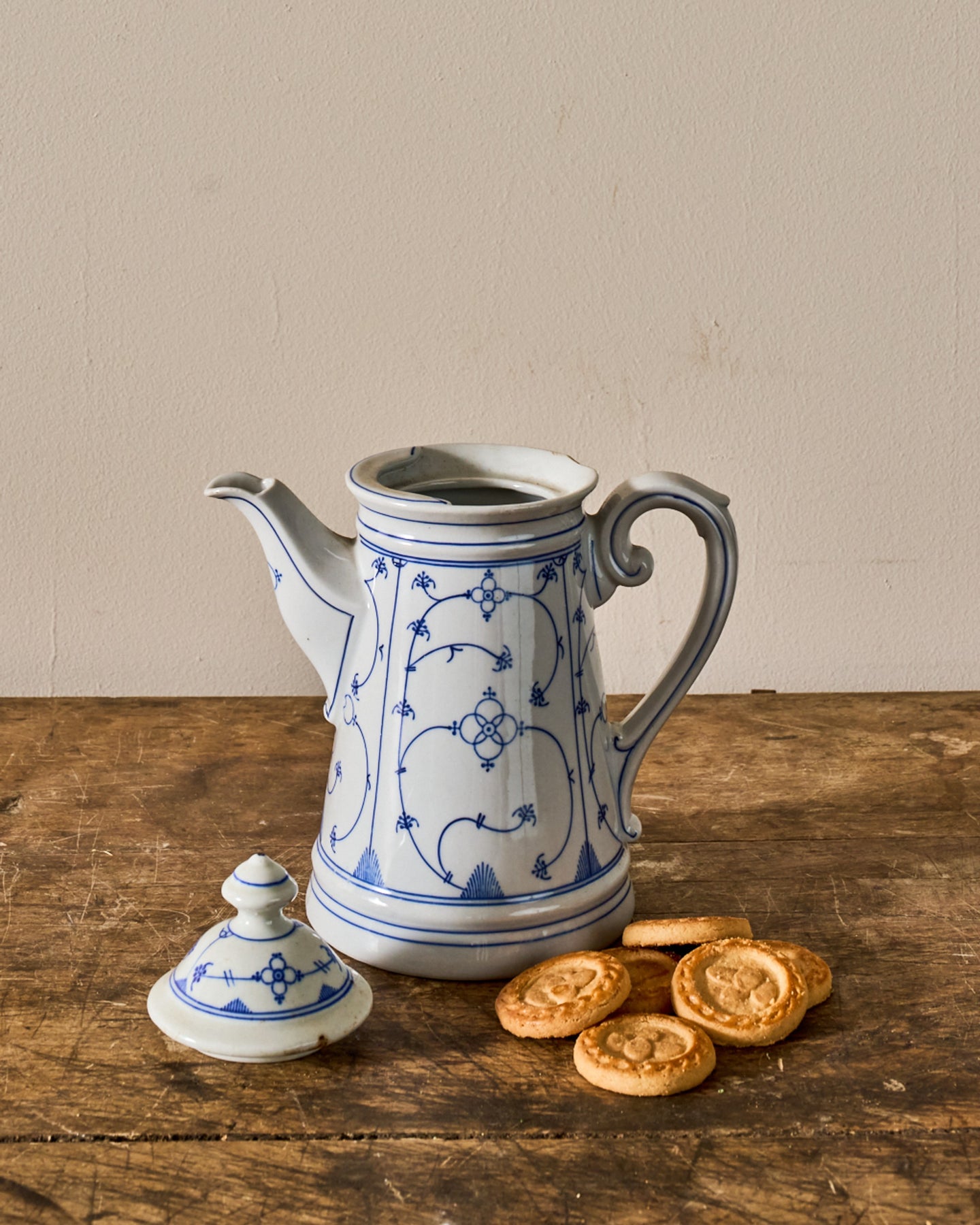 Saint Uze Teapot