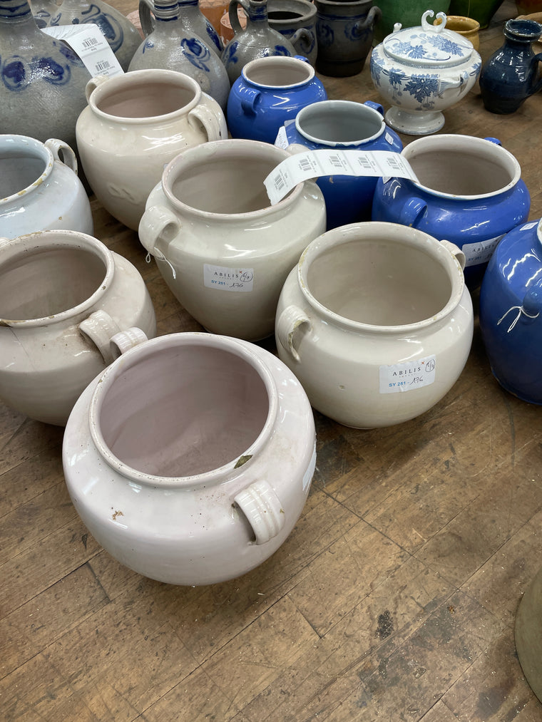 Faint Blue Martres Tolosane Pot