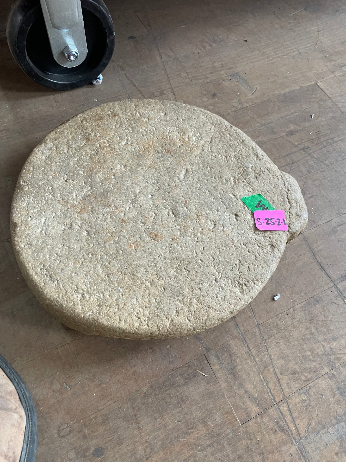 Footed Stone plates - Natural Stone Chapati with Handle - Large