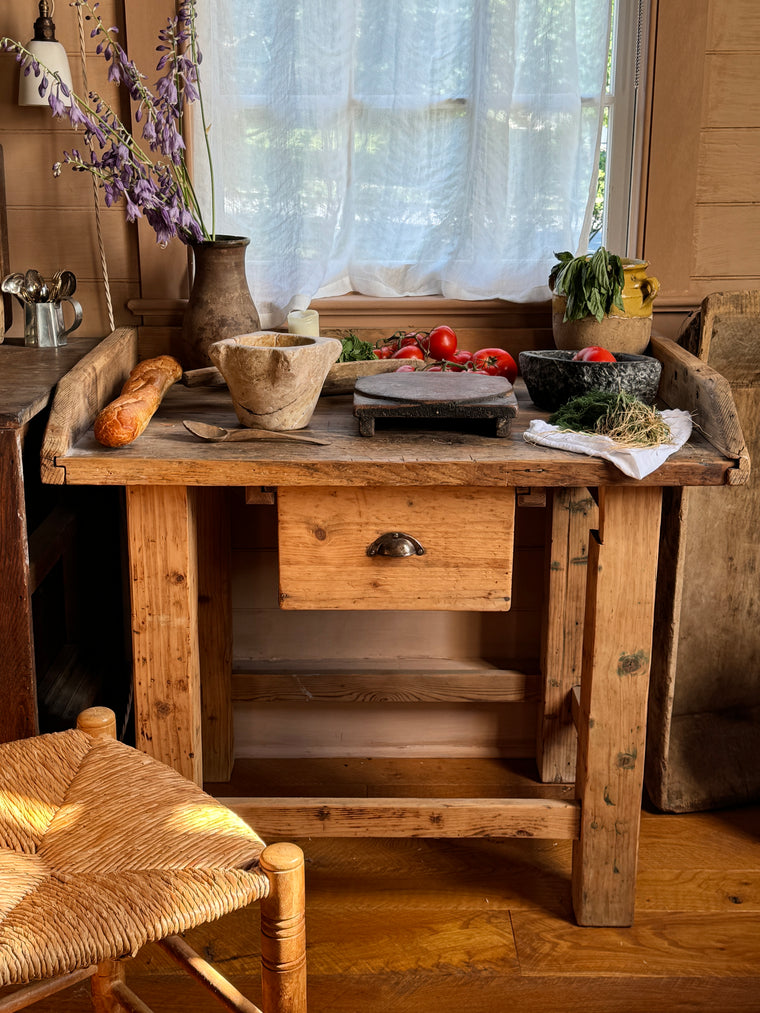 Hungarian Work Bench