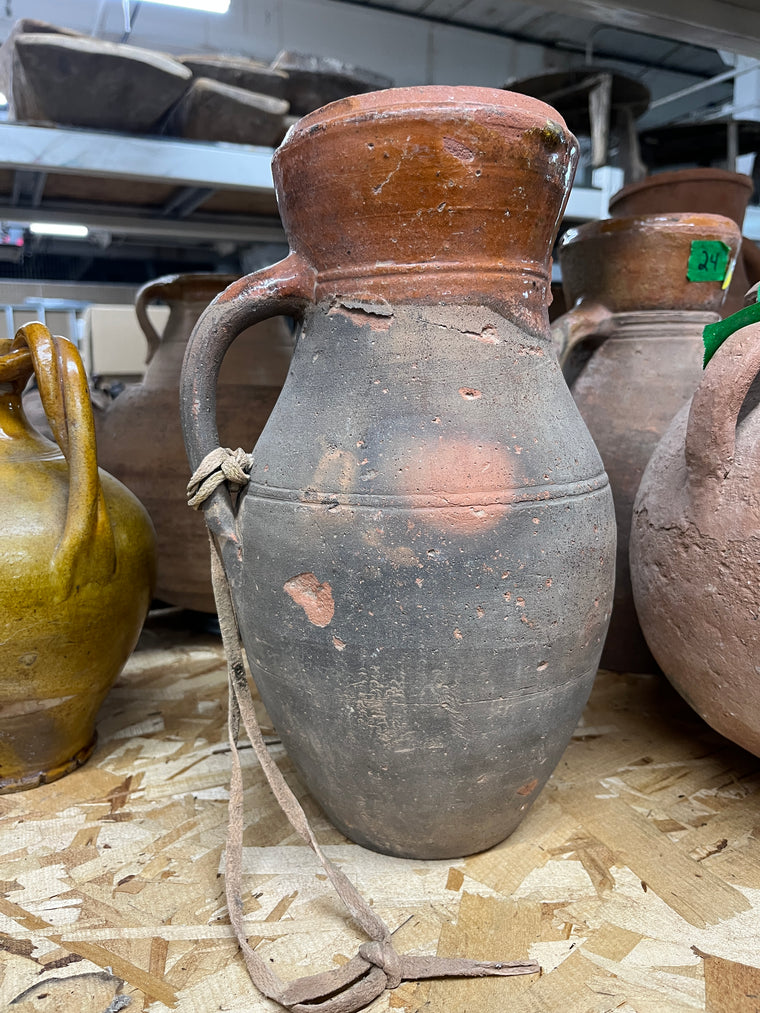 Large 1 handled Moroccan Vessel w/ rope
